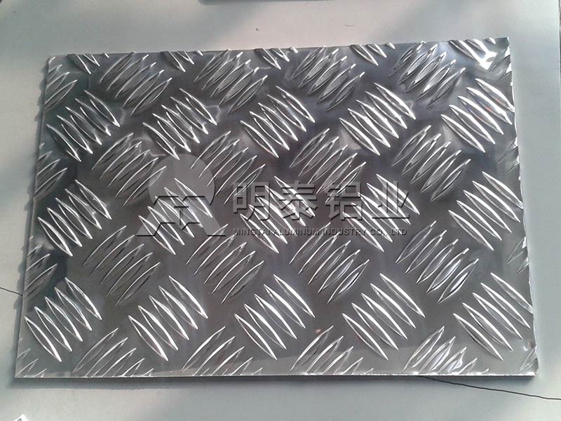 車廂用花紋鋁板合金規(guī)格有哪些？不同花紋板價(jià)格不同