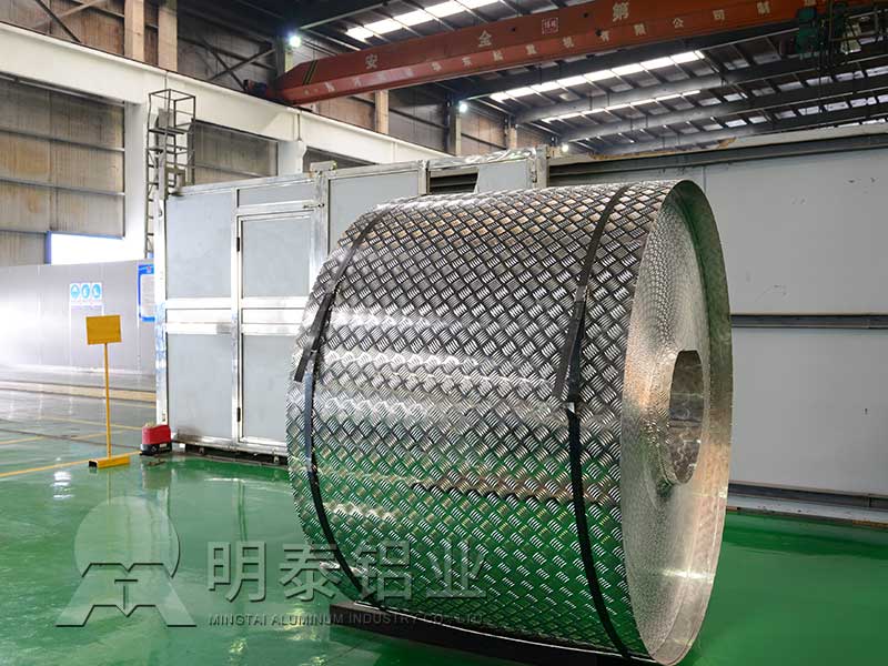 5052花紋鋁板廠家-五條筋防滑花紋鋁板價(jià)格多少 5052花紋鋁板廠家-五條筋防滑花紋鋁板價(jià)格多少